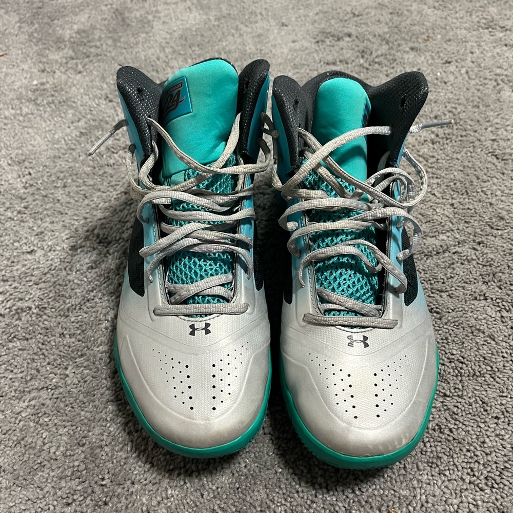 Under Armour Clutchfit Drive 2 basketball sneakers